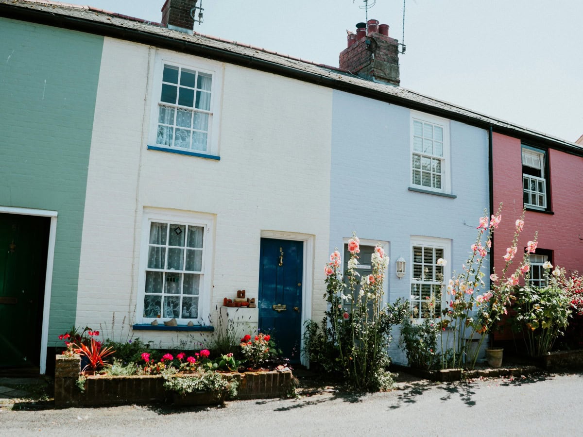 Seaside Cottage template — default holiday cottage layout